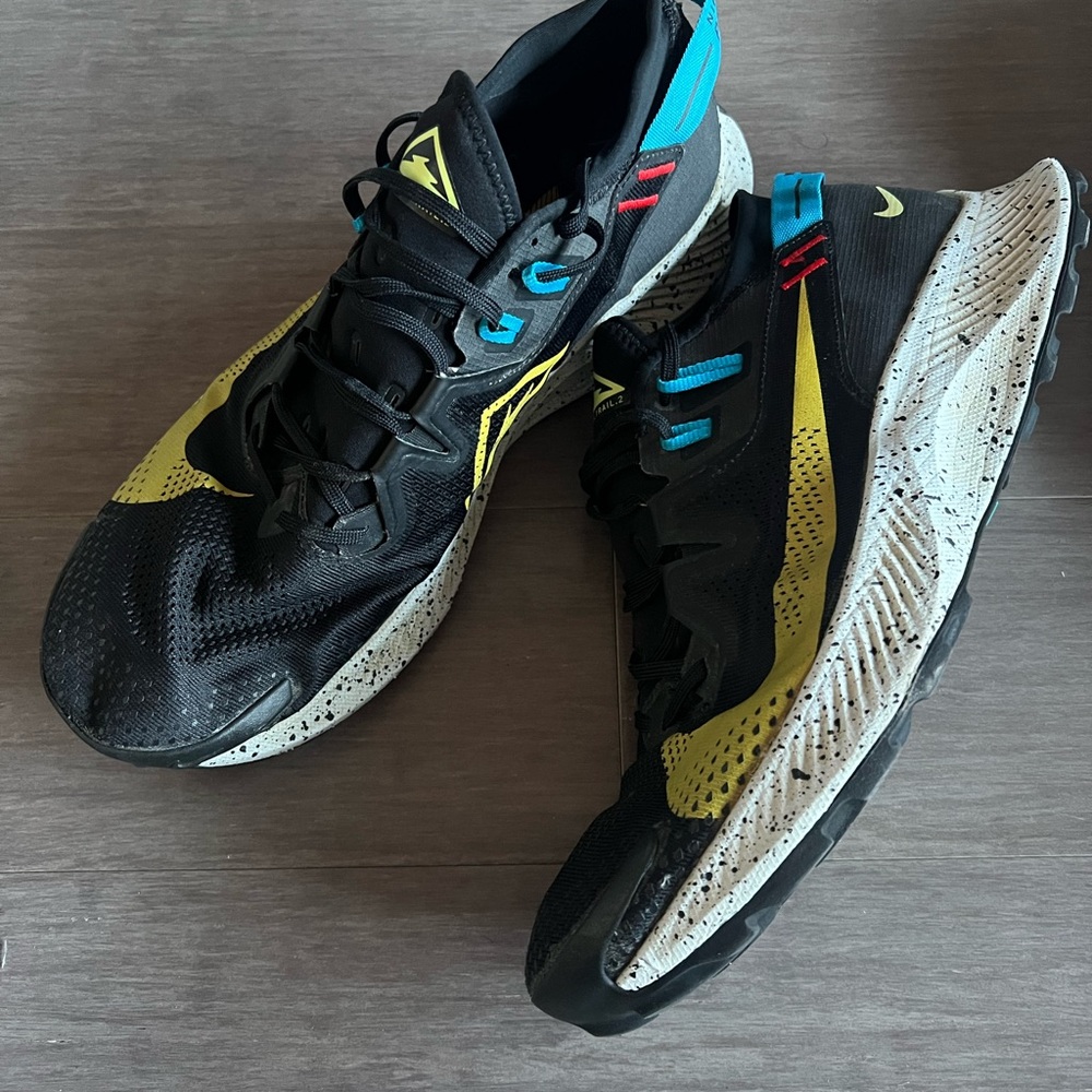 Nike Pegasus Trail Black and Yellow Athletic Shoes size 14